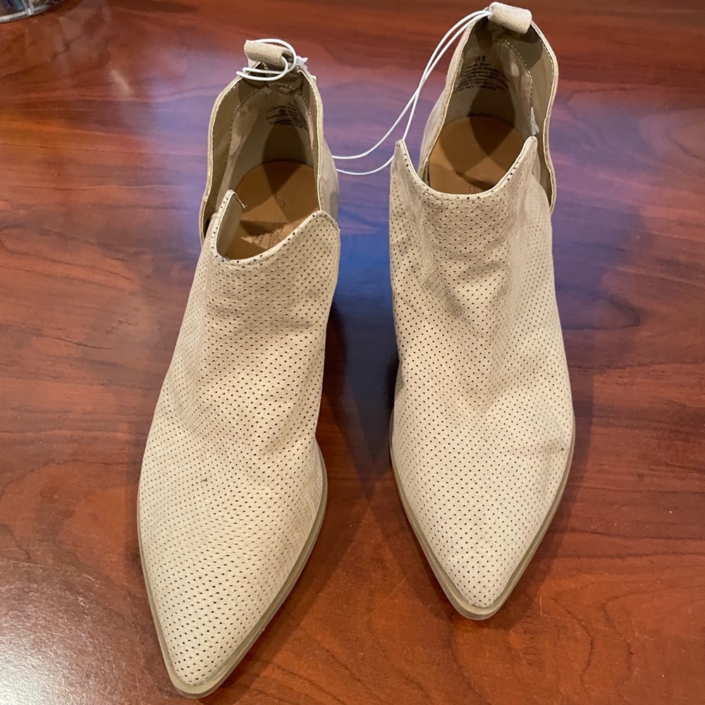 Universal Thread Booties
